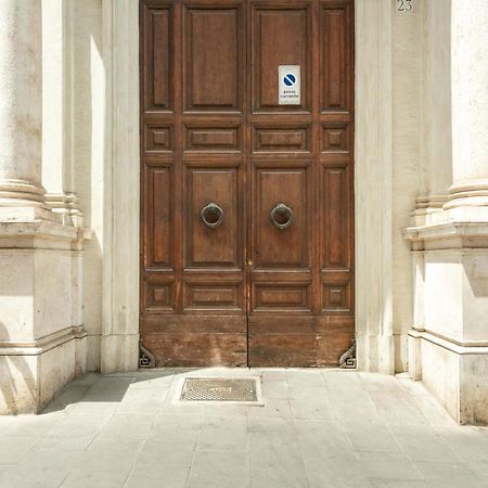 Rotonda 23 - Pantheon View Apartment Rome Bagian luar foto